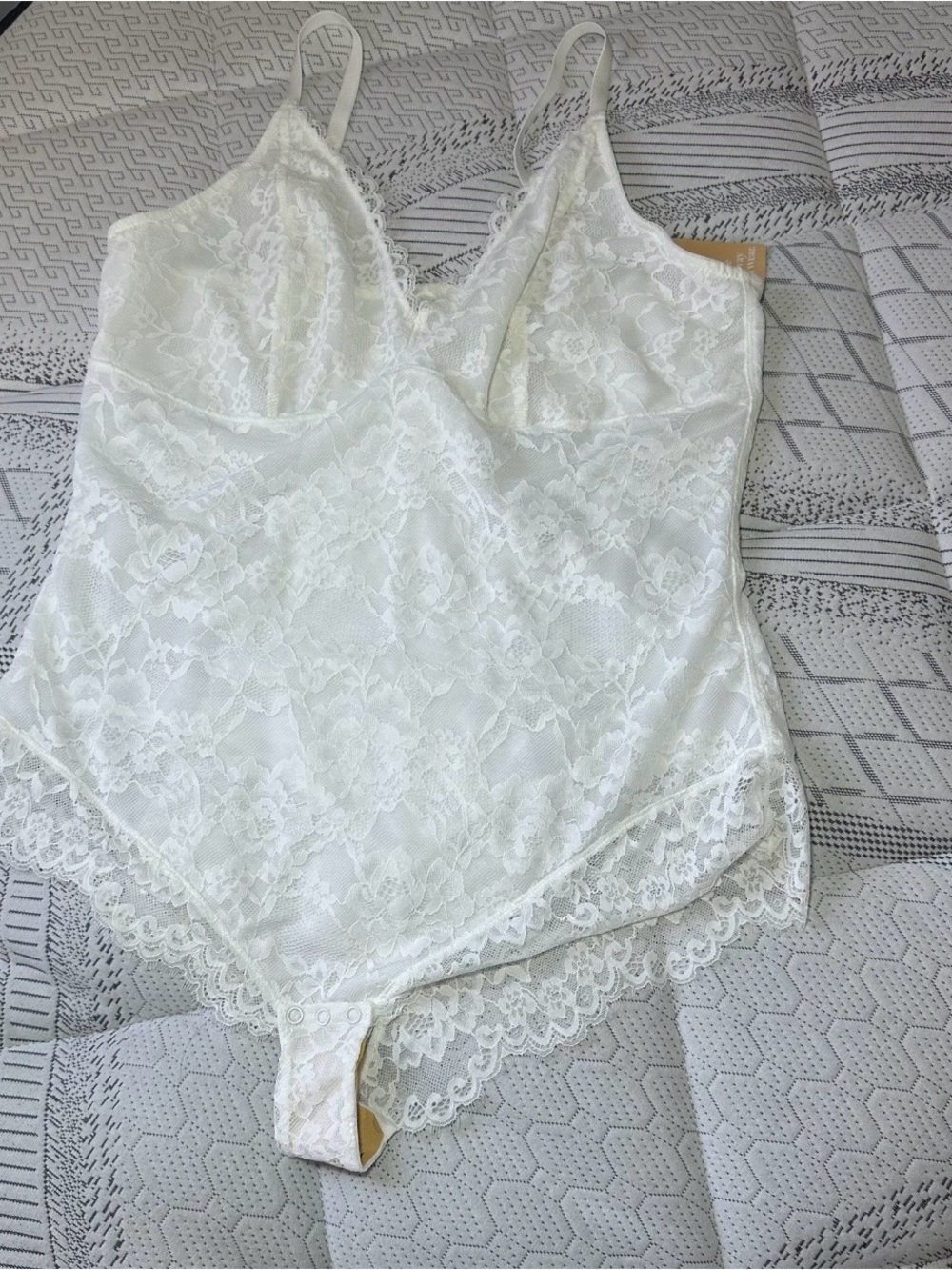 Popilush Lace Bodysuit - Picture 4 of 8